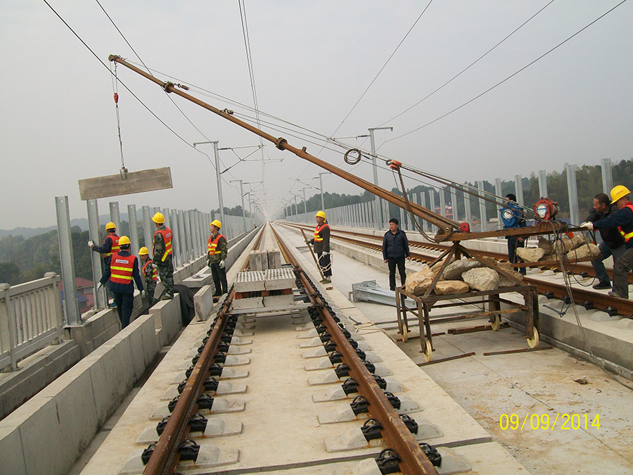沪昆铁路客运专线（长昆段）声屏障安装工程。